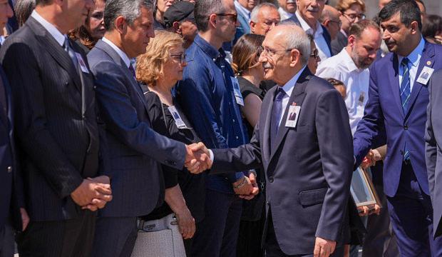 Kemal Kılı&ccedil;daroğlu ve &Ouml;zg&uuml;r &Ouml;zel, mutlak butlan sonrasında bir arada