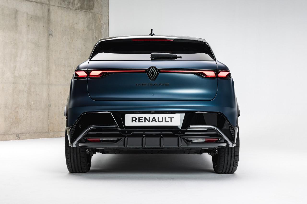 Renault, Megane E-Tech'te tasarım ve teknolojiyi bir araya getiren kapsamlı bir güncellemeye imza attı.