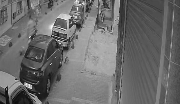 K&uuml;&ccedil;&uuml;k&ccedil;ekmece'de motosiklet dehşeti: &Ccedil;arptığı &ccedil;ocuğu kaldırıma bırakıp ka&ccedil;tı