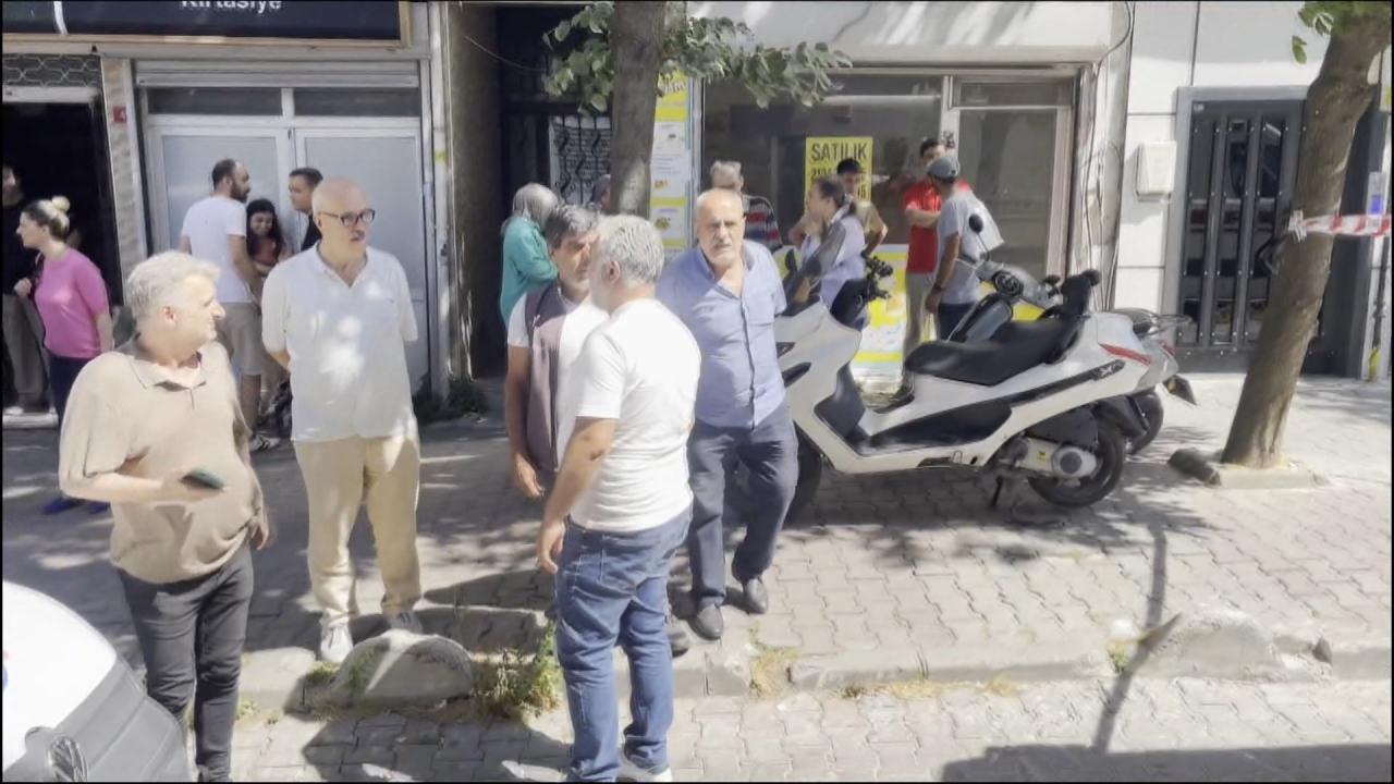 Olay yerine çok sayıda ekip sevk edildi. 