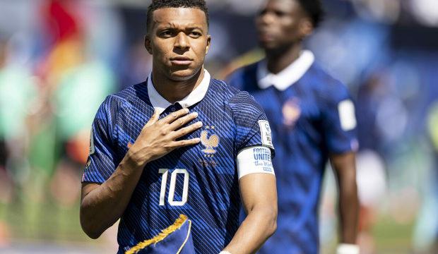 Mbappe'den Messi ve Ronaldo s&ouml;zleri! 'T&uuml;m zamanların en iyisi olarak g&ouml;r&uuml;yorum'