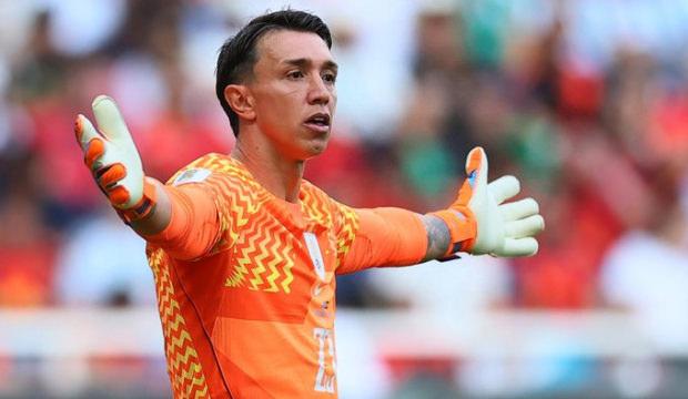 Muslera'nın rekor gecesi kabusa d&ouml;nd&uuml;! Yaptığı hatayla &uuml;lkesini D&uuml;nya Kupası'nda yaktı