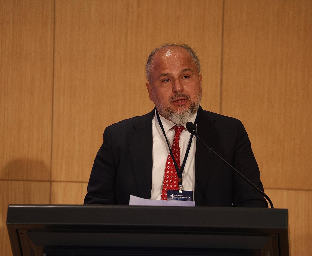 NEÜ Sosyal ve Beşeri Bilimler Fakültesi Dekanı Prof. Dr. Ömer Soner Hunkan