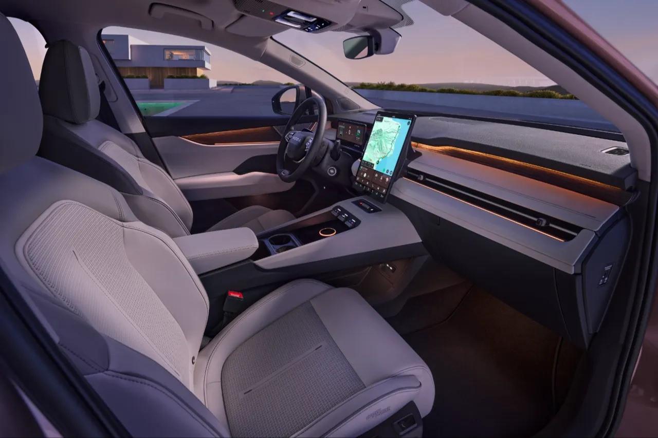Skoda tarihinin en büyüğü sahneye çıktı: 7 koltuklu dev SUV 'Peaq' tanıtıldı!