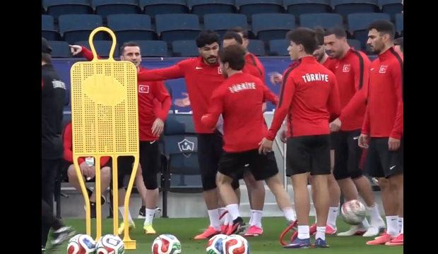 Kerem Akt&uuml;rkoğlu Galatasaray'ın yıldızı Yunus'a "Lan gerizekalı" dedi, ortalık karıştı