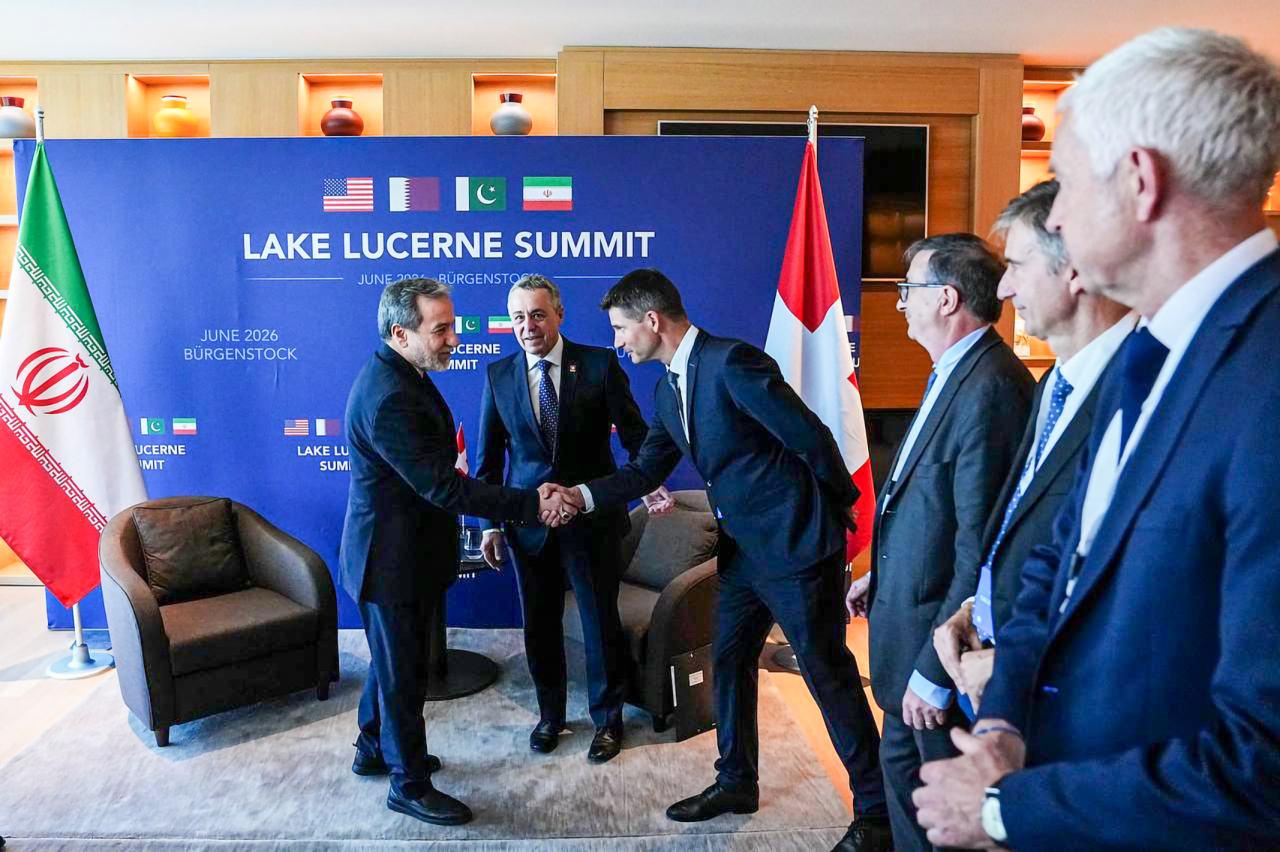 İran Dışişleri Bakanı Abbas Arakçi, İsviçreli mevkidaşı Ignazio Cassis ile birlikte.