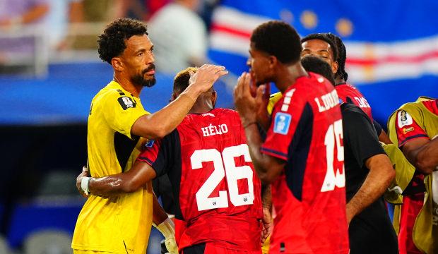 Muslera'nın hatası takımı yaktı! D&uuml;nya Kupası'nın s&uuml;rpriz takımından Uruguay'a &ccedil;elme