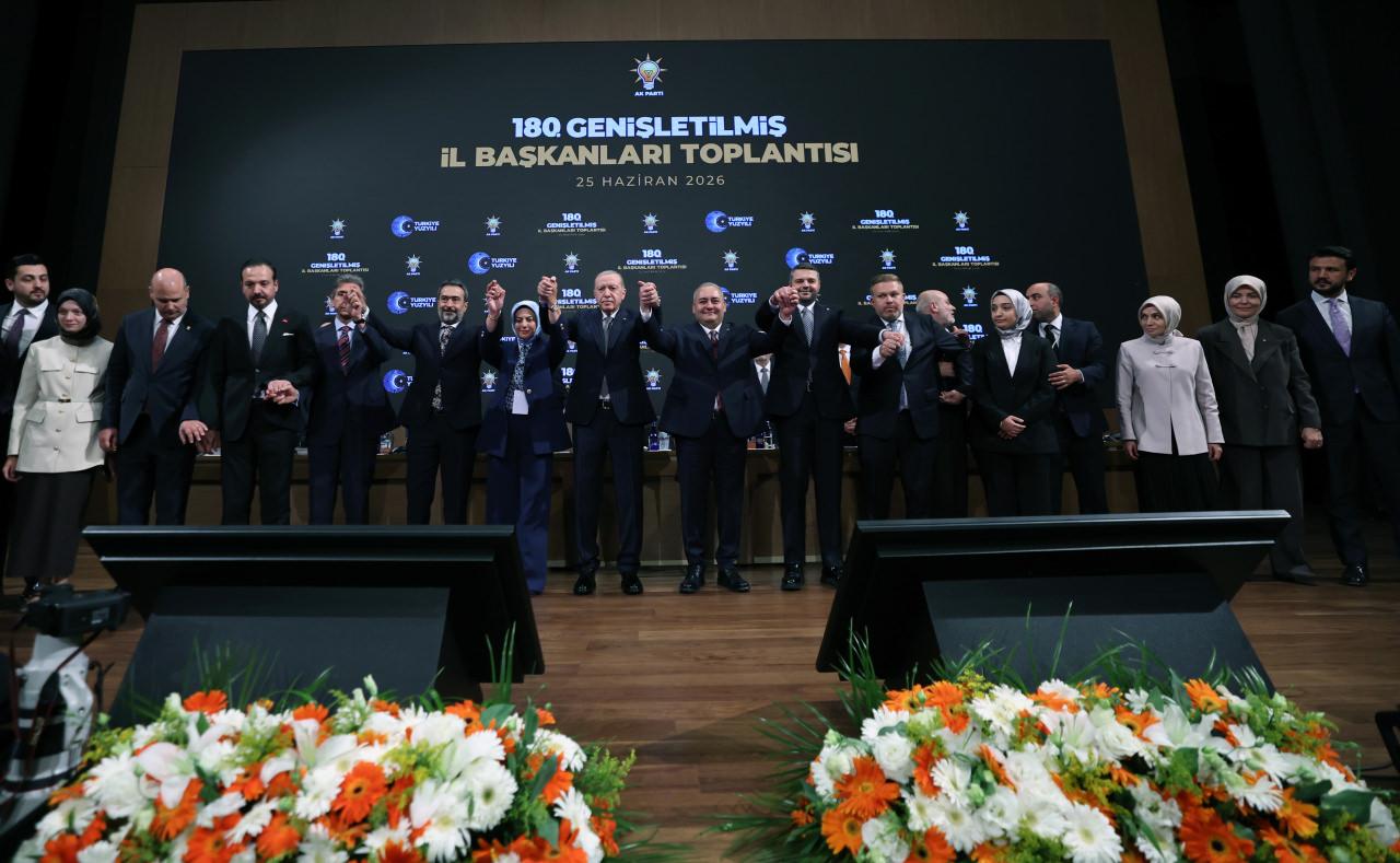 Keçiören Belediye Başkanı, AK Parti'ye geçti.