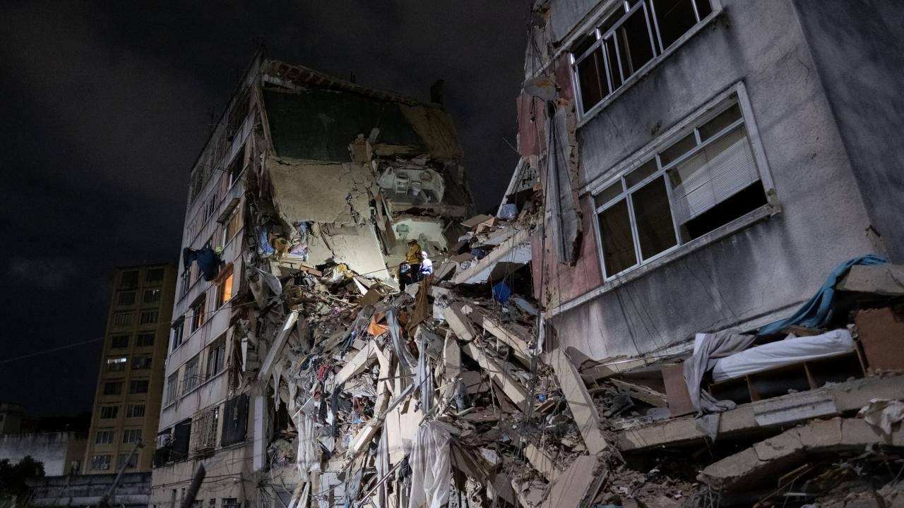 Arama kurtarma çalışmalarının sürdüğü ülkede ölü ve yaralı sayısının artmasından endişe ediliyor.