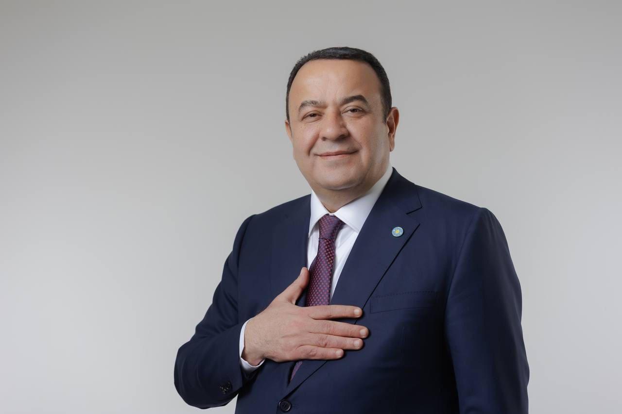 CHP Ankara Milletvekili Adnan Beker, istifa ederek bağımsız milletvekili olarak devam edeceğini duyurdu.