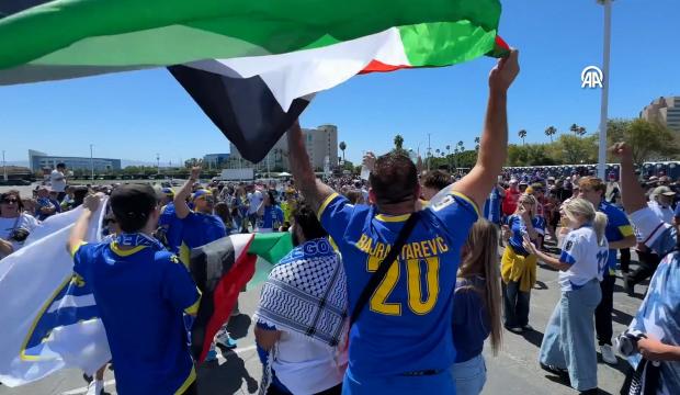  ABD ma&ccedil;ında Bosna Hersek taraftarlarından mest eden Filistin tezah&uuml;ratı