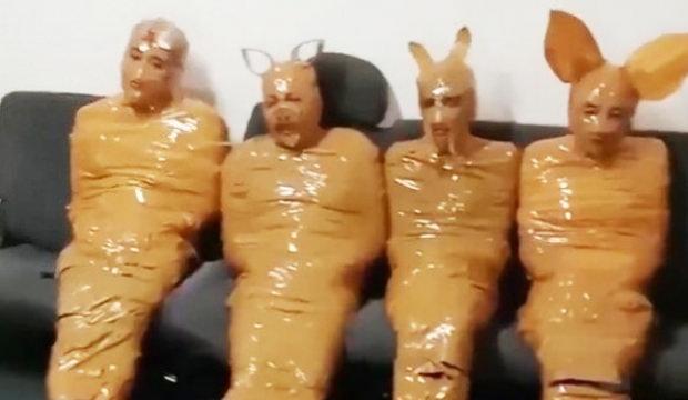 Evine giren hırsızları yakaladı! Koli bandıyla bantladı