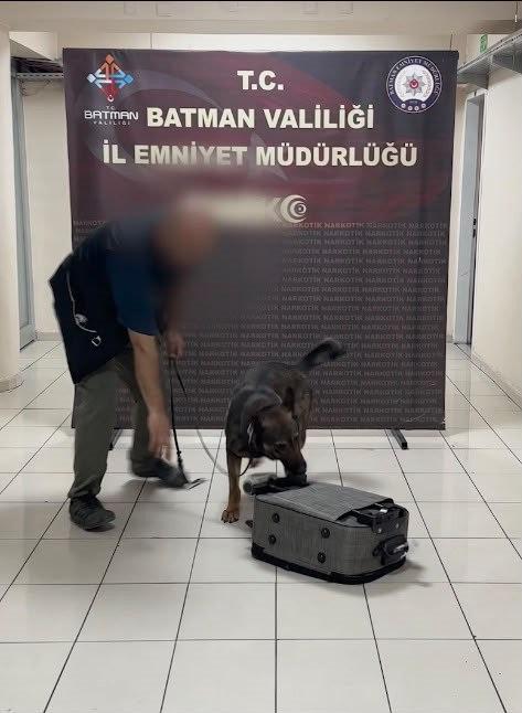  Batman'da akılalmaz sevkiyat yöntemi dedektör köpek Mailo'ya takıldı.