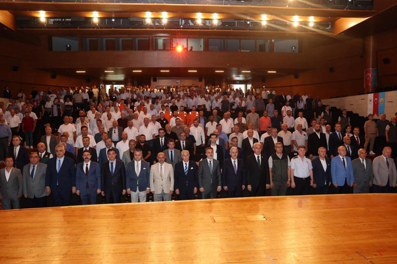 Orman Yangınları Bilgilendirme Toplantısı'na katılan katılımcılar. 