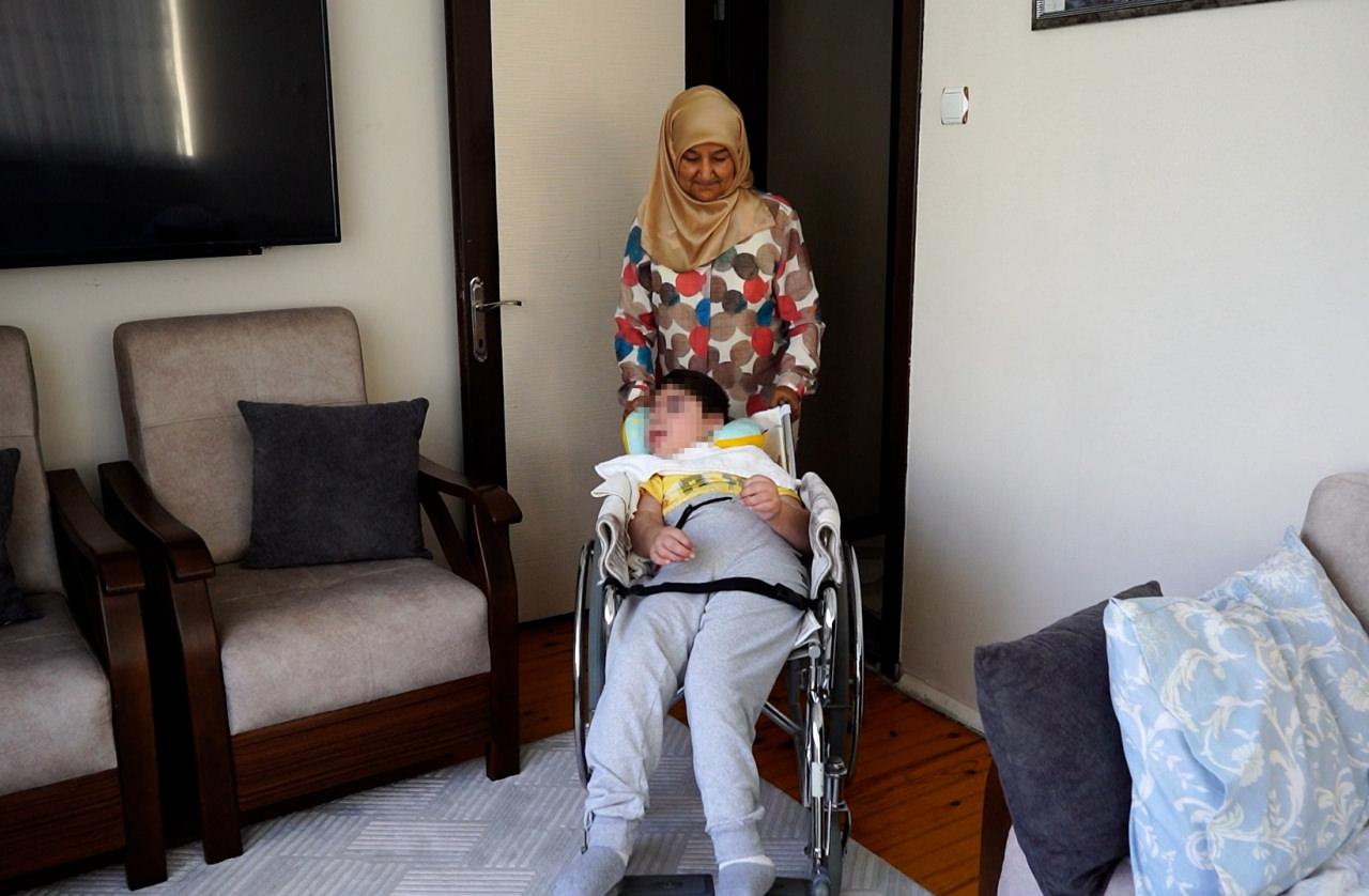 İki engelli evladını kaybeden çift, özel gereksinimli Recep'e yuva oldu.
