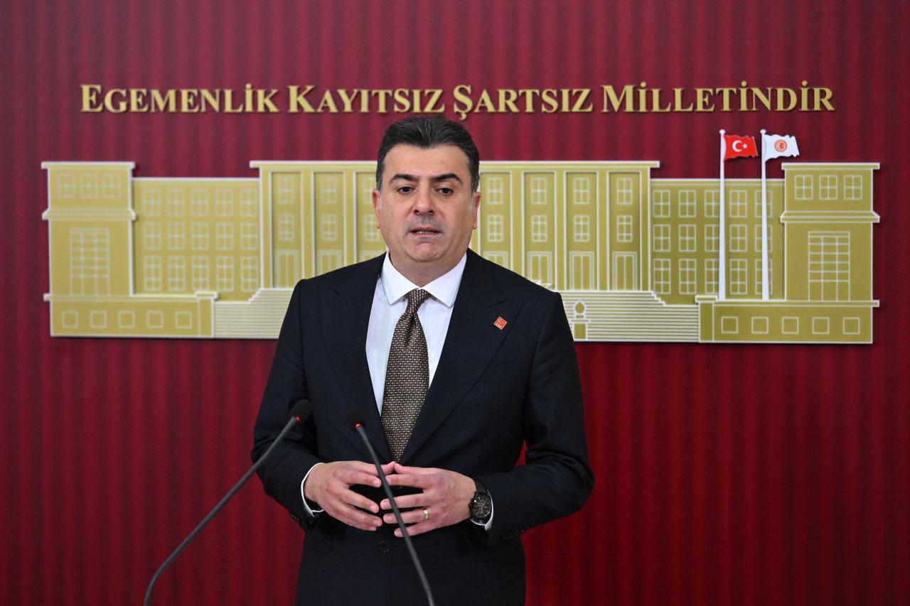 CHP İstanbul Milletvekili Zeynel Emre, TBMM'de düzenlediği basın toplantısında açıklamalarda bulundu.