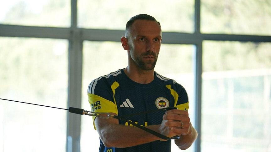 Fenerbahçe'nin golcü oyuncusu Vedat Muriqi'nin antrenman sırasında sakatlanması