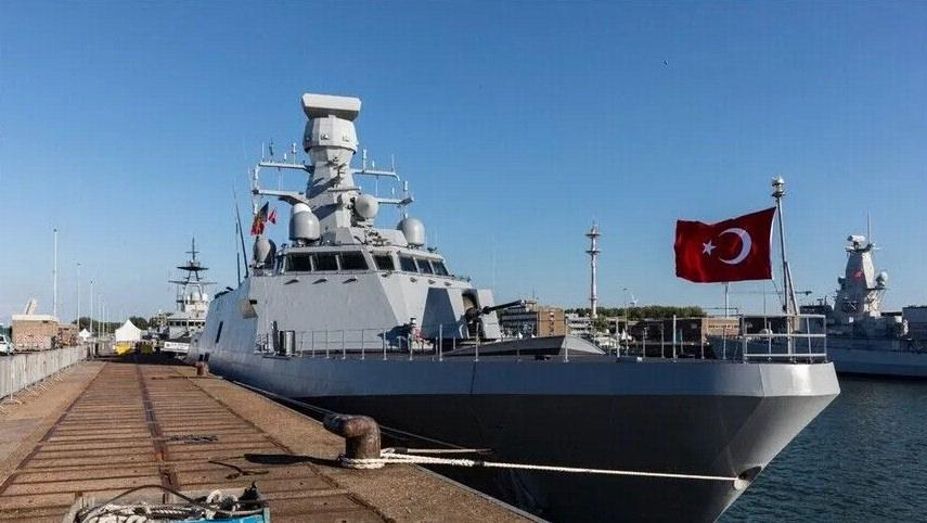 Milli savaş gemisi TCG Burgazada, Belçika'da ziyaretçilerini ağırlıyor.