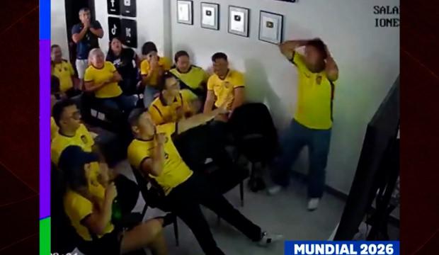 Almanya ma&ccedil;ında gol bildirimini erken alan Ekvadorlu taraftar yerinde duramadı