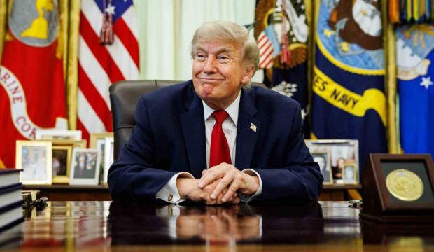 ABD Y&uuml;ksek Mahkemesi'nden Trump'a k&ouml;t&uuml; haber: Trump k&uuml;plere binecek