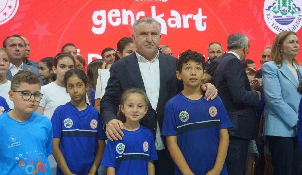 Bakan Bak: Spor, K&ouml;t&uuml; Alışkanlıklara Karşı En G&uuml;&ccedil;l&uuml; Kalkan