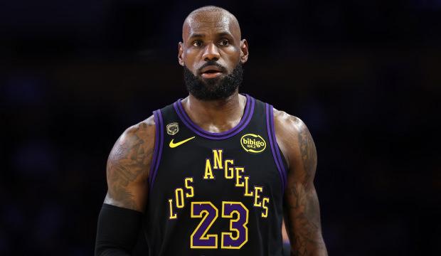 Bir d&ouml;nem sona erdi! LeBron James takımdan ayrıldı