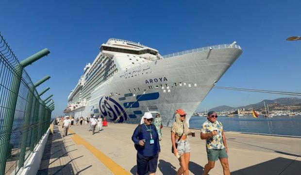 Dev kruvaziyer gemisi yeniden Bodrum&rsquo;a geldi