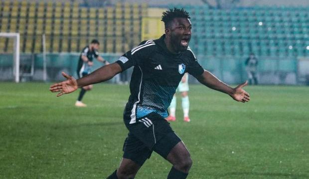 Erzurumspor'da 2 yabancı 1 T&uuml;rk futbolcuyla yollar ayrıldı