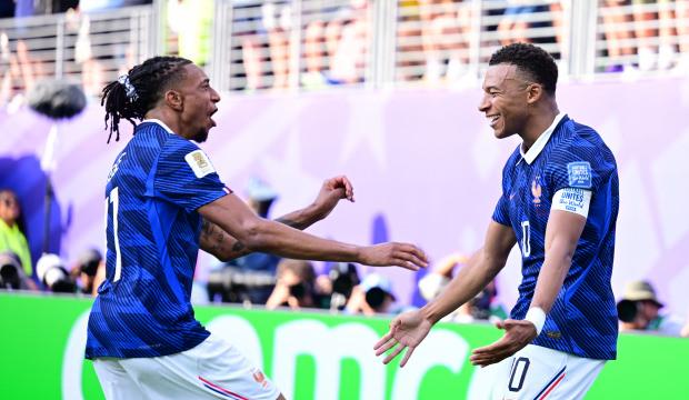 Mbappe alev aldı! Fransa g&uuml;le oynaya son 16'da