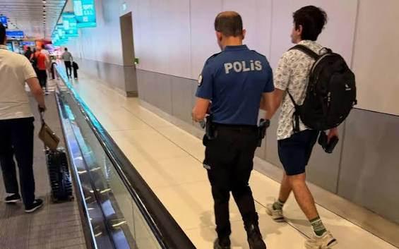 Deniz Göktaş havalimanında gözaltına alındı.