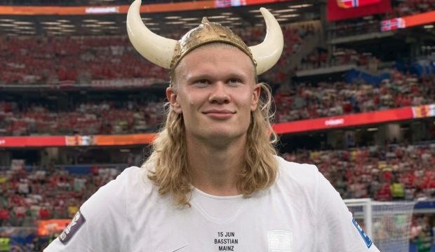 Haaland&rsquo;ın sıra dışı 'Viking' hayatı: &Ccedil;iğ s&uuml;t i&ccedil;ip 6.000 kalori alıyor