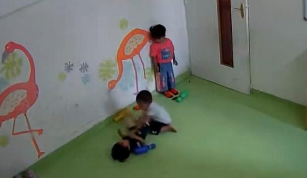 Hindistan'da kreşte kan donduran ihmal: 23 aylık bebek yarım saat boyunca dehşet sa&ccedil;tı!