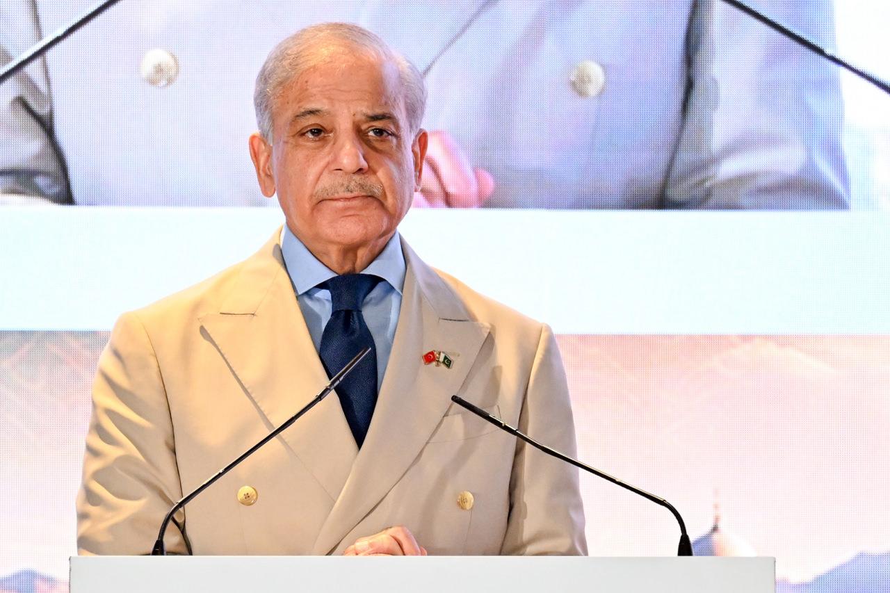 Pakistan Başbakanı Şahbaz Şerif, İstanbul'da düzenlenen 'Türkiye-Pakistan İş Forumu'na katılarak konuşma yaptı.