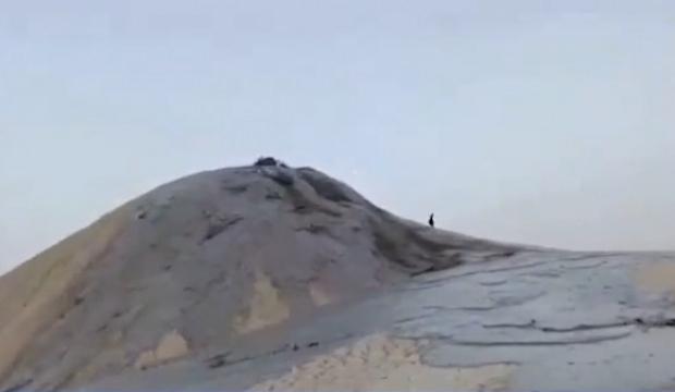 İran'da lav yerine &ccedil;amur p&uuml;sk&uuml;rten volkan harekete ge&ccedil;ti