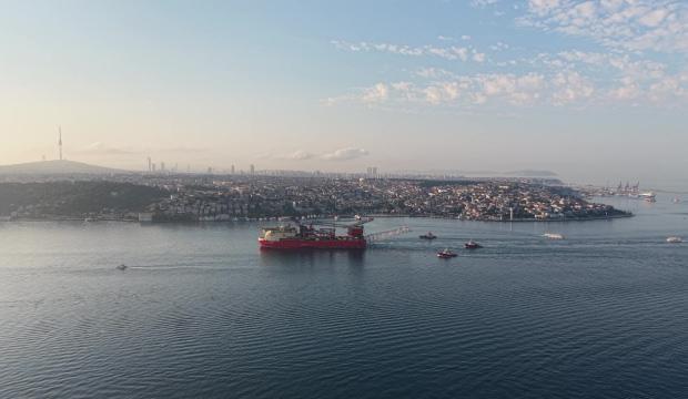 İstanbul&rsquo;da 215 metrelik boru d&ouml;şeme gemisi nedneiyle boğaz trafiğe kapatıldı