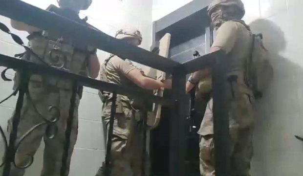 İzmir&rsquo;de operasyon; 61 g&ouml;zaltı