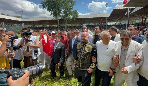 Kırkpınar ağalığında rekor! Ufuk &Ouml;z&uuml;nl&uuml;'ye ebedi ağalık altın kemeri...