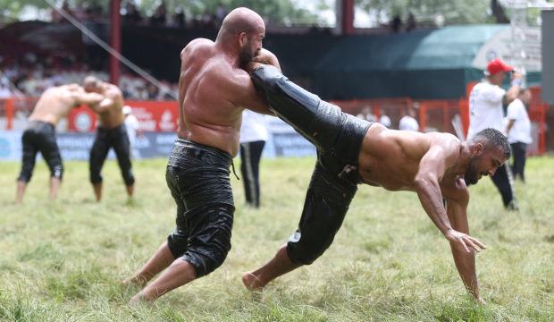 Kırkpınar'da başpehlivan kim olacak? İşte &ccedil;eyrek finale y&uuml;kselenler