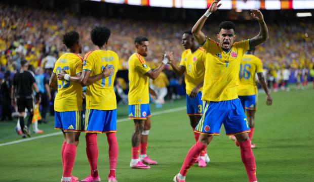 Kolombiya'ya son 16 i&ccedil;in tek gol yetti! Bir Afrika takımı daha veda etti
