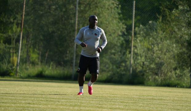 Mardin Spor Senegalli efsane forveti antren&ouml;r olarak getirdi!
