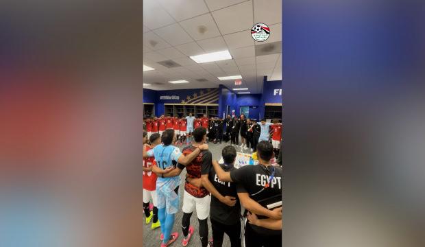  Mısırlı futbolcuların ma&ccedil; sonrası dua g&ouml;r&uuml;nt&uuml;leri sosyal medyayı salladı