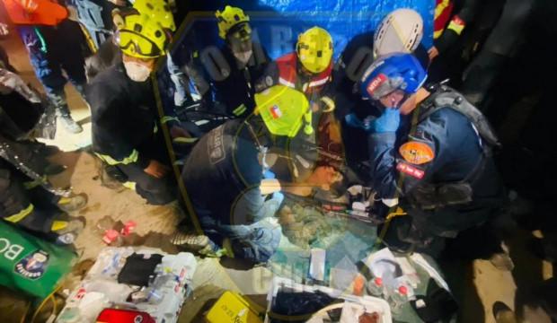 Mucize kurtuluş: 8. g&uuml;nde enkazdan sağ &ccedil;ıkarıldı