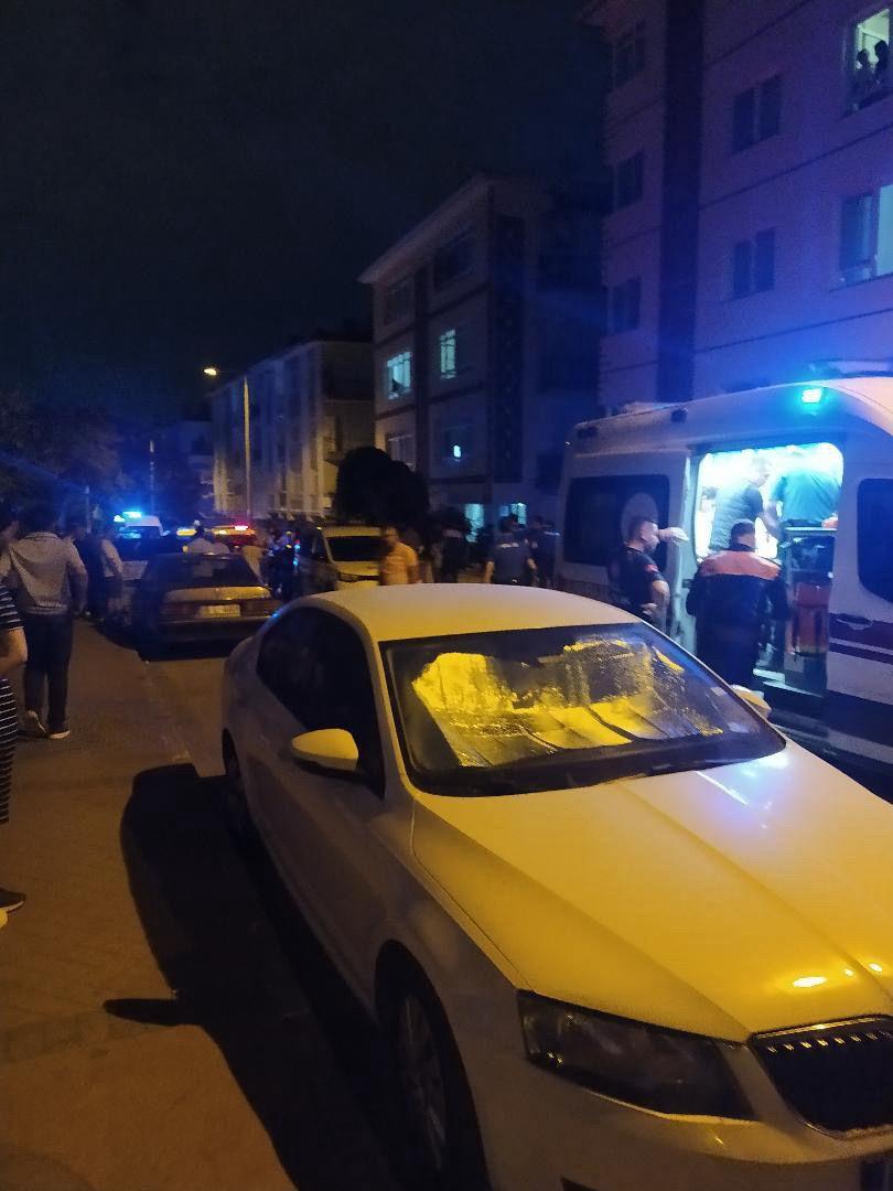 Emekli polis, cezaevinden izinli çıkıp kendisini bıçaklayan oğlunu öldürdü.