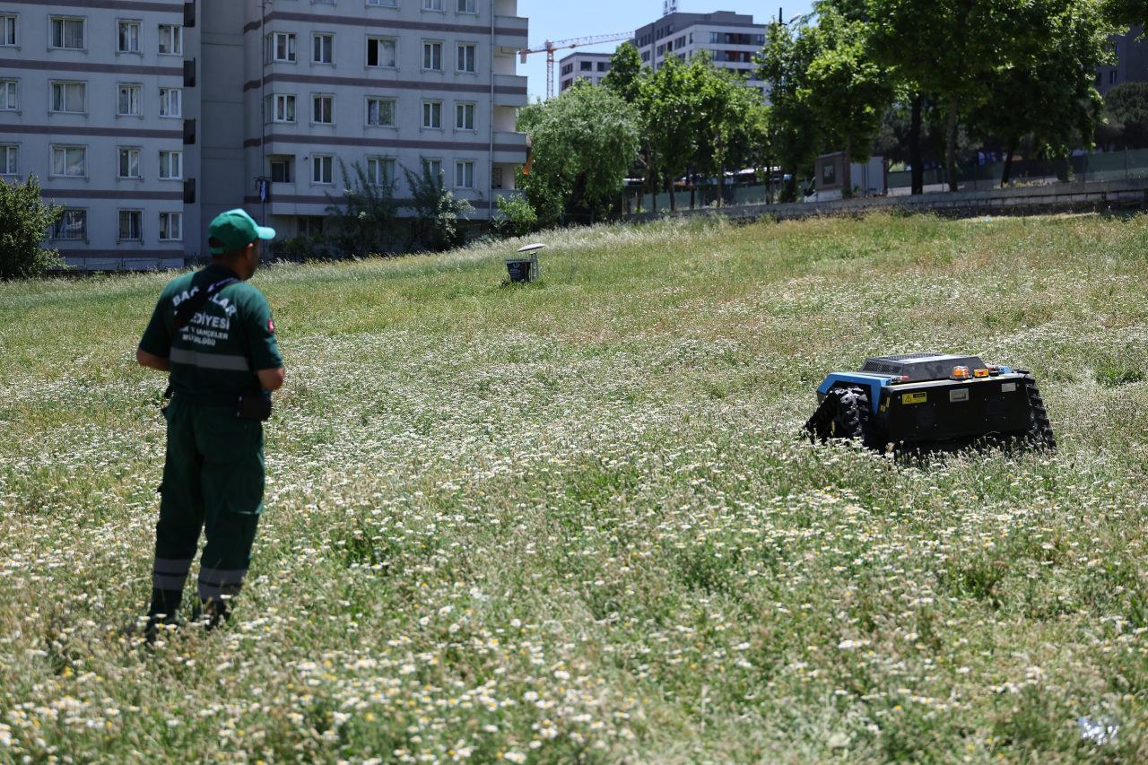Bağbot ile çim biçmek artık çok kolay.