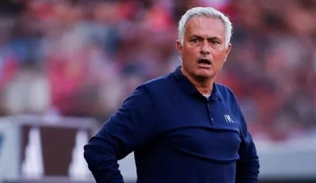 Real Madrid'de Mourinho'ya sağ bek hediyesi! 4 yıllık imza attı
