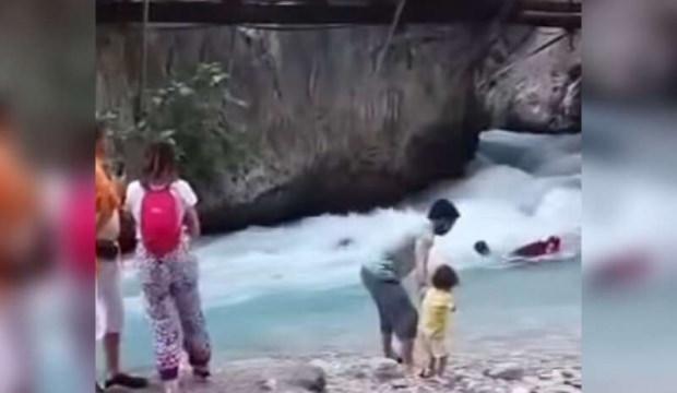 Saklıkent'te can pazarı: Suya d&uuml;şen anne ve &ccedil;ocuğu son anda kurtarıldı