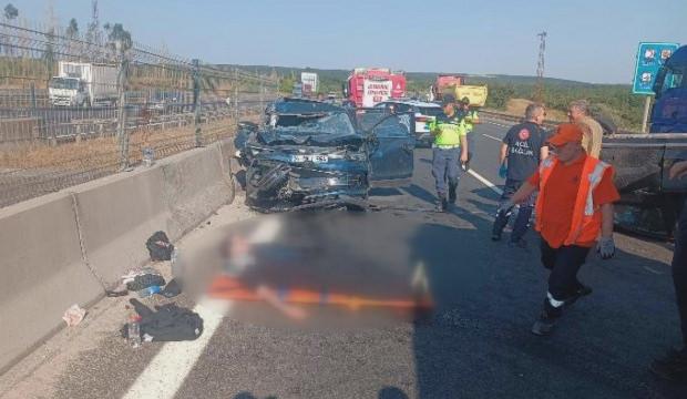 Silivri'de TEM Otoyolu'nda &uuml;&ccedil; aracın karıştığı zincirleme kaza: 5 yaralı