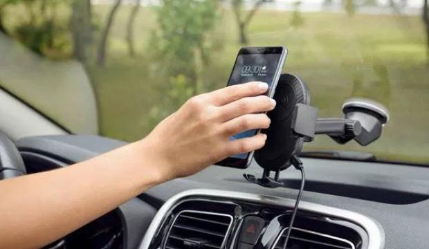 S&uuml;r&uuml;c&uuml;ler dikkat! Telefon tutucu, ses sistemi ve ekran kullanımına yeni kurallar