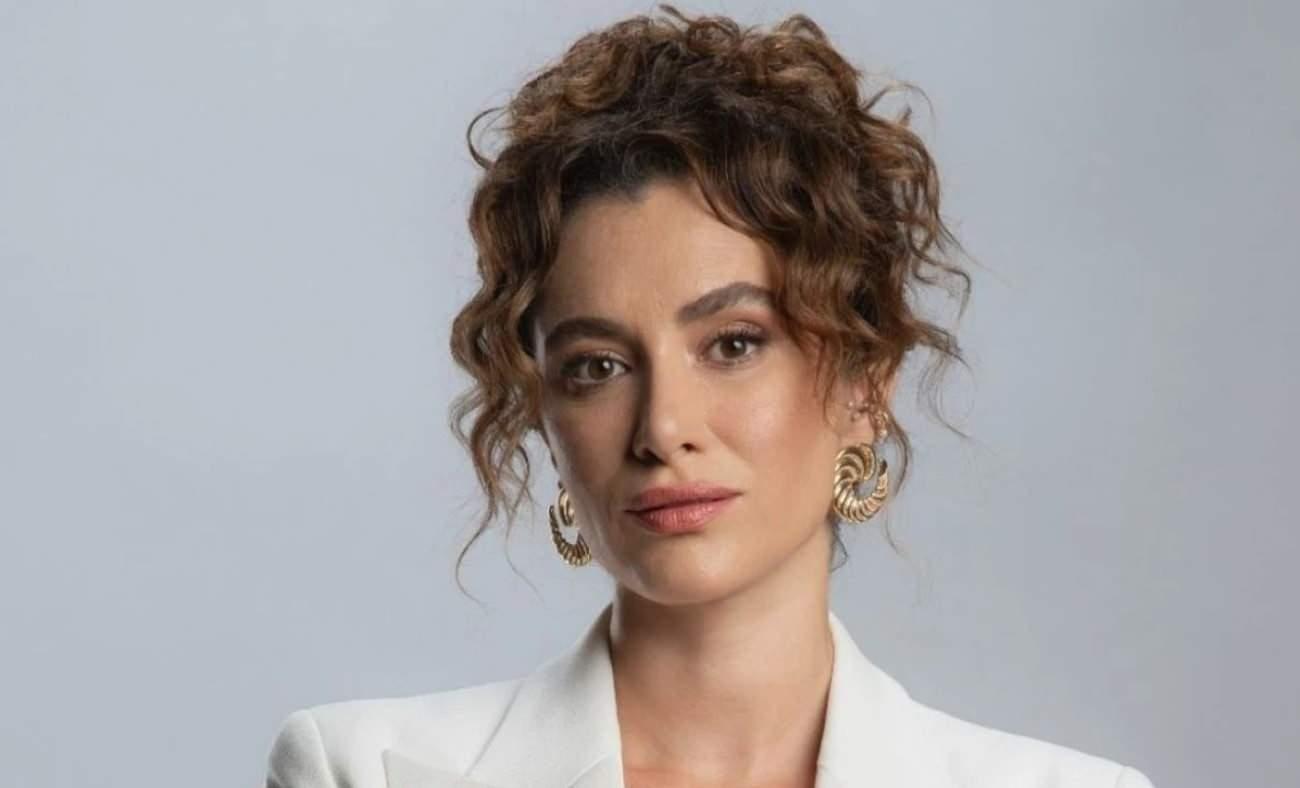 Televizyon d&uuml;nyasının gizili y&uuml;z&uuml;: &Uuml;nl&uuml; oyuncu kadınlar &uuml;zerinde performans baskı var!