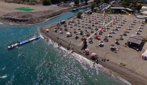 Turist b&ouml;lgelerinde &uuml;cretsiz halk plajı sayısı y&uuml;kseliyor: Yoğun ilgi!
